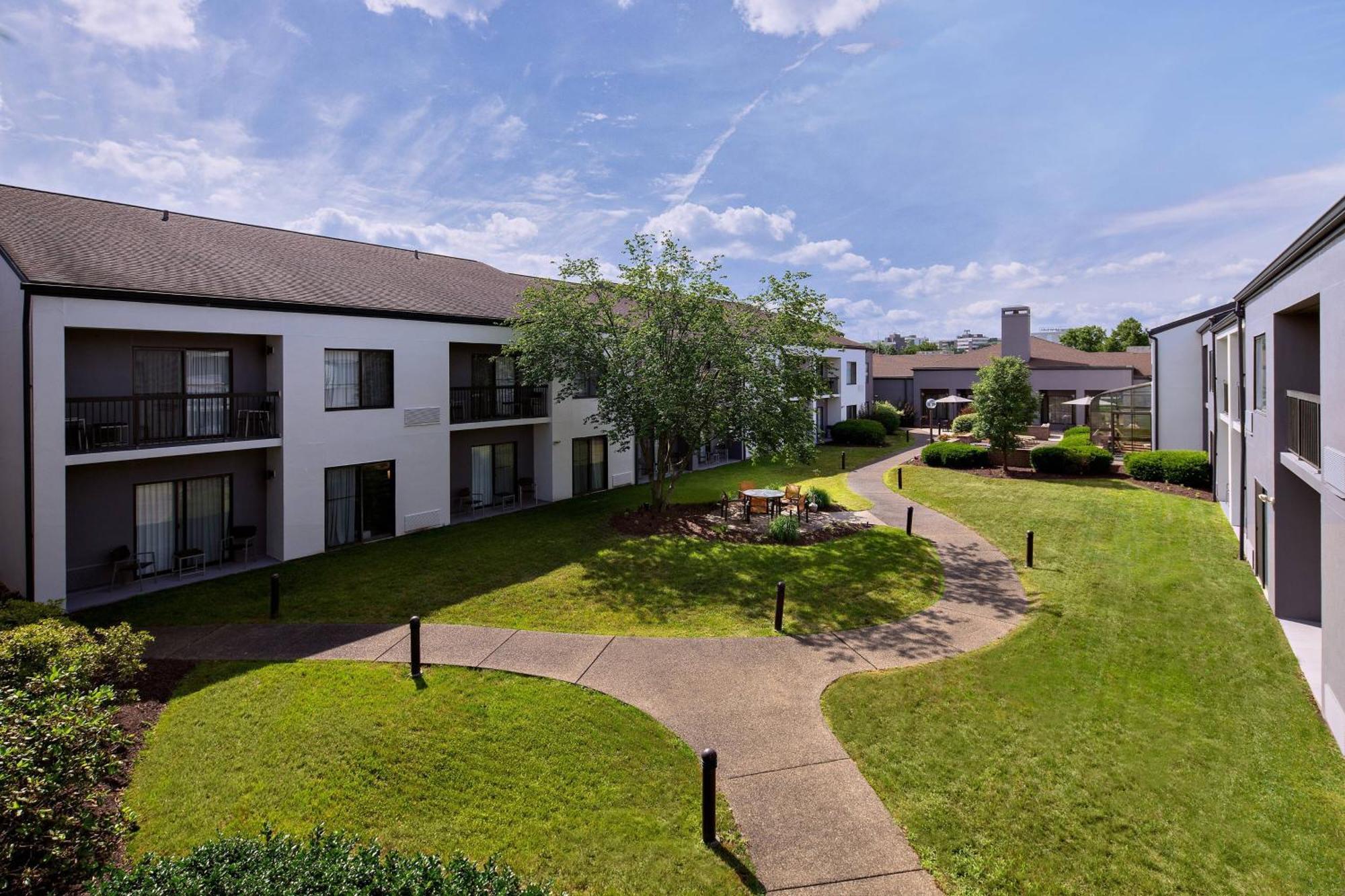 Courtyard By Marriott Pittsburgh Airport Hotel Coraopolis Exterior foto