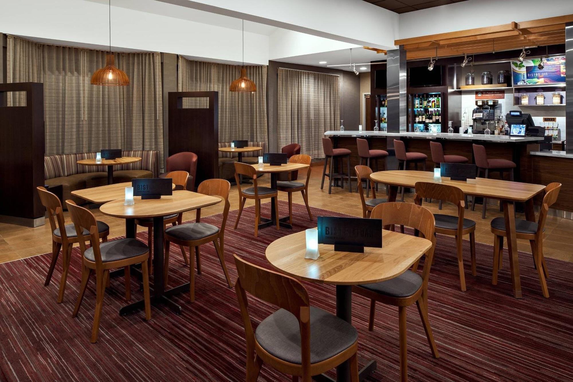 Courtyard By Marriott Pittsburgh Airport Hotel Coraopolis Exterior foto