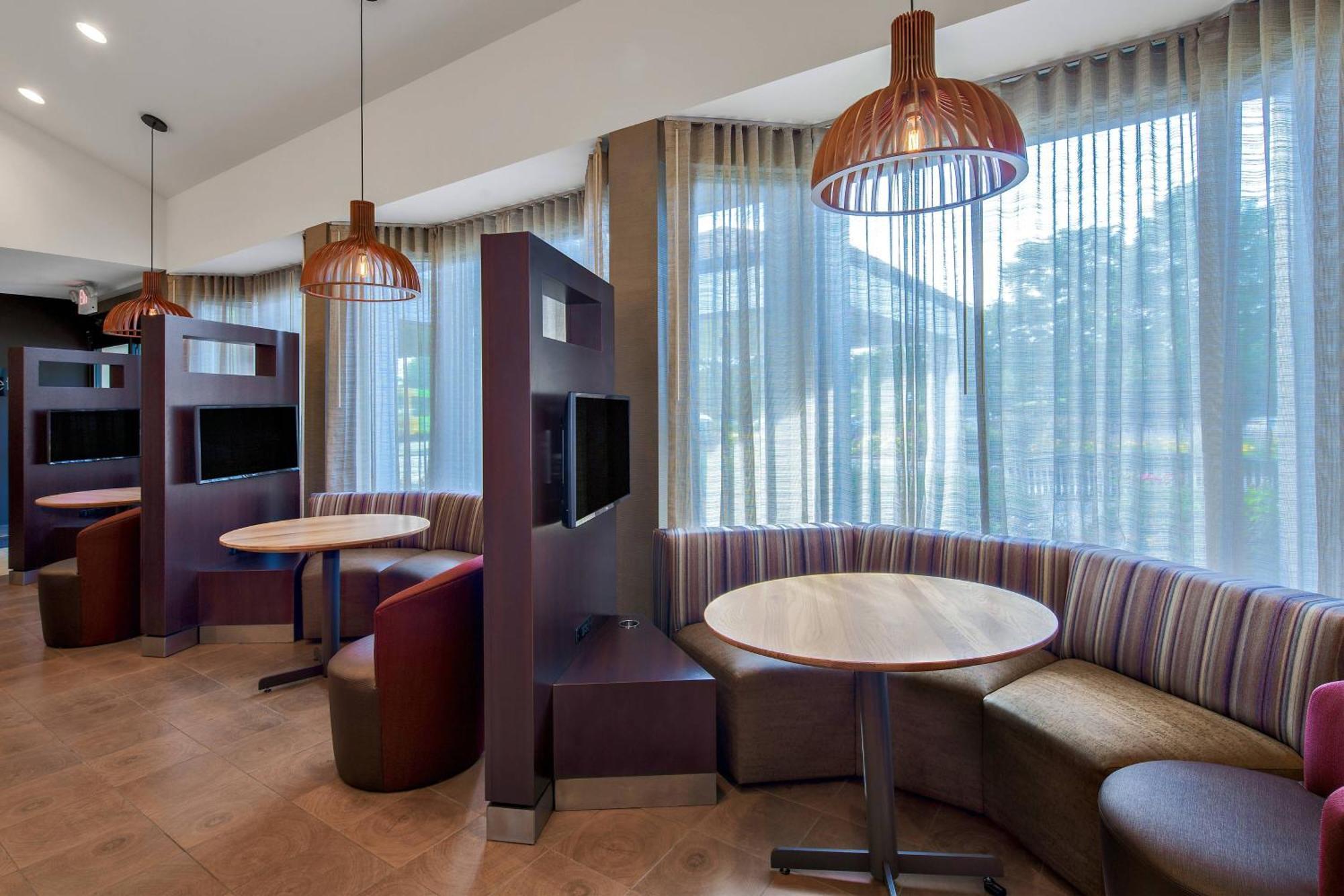Courtyard By Marriott Pittsburgh Airport Hotel Coraopolis Exterior foto