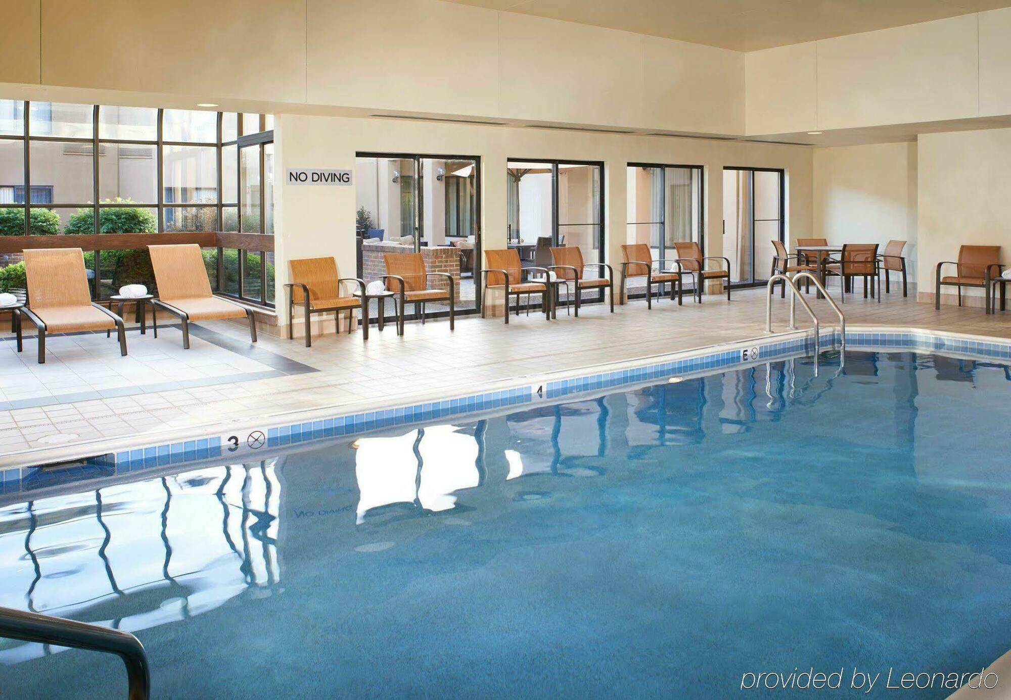 Courtyard By Marriott Pittsburgh Airport Hotel Coraopolis Exterior foto